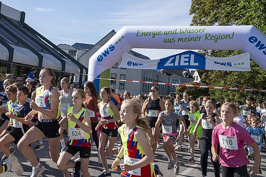 Gruppe von Läufern startet