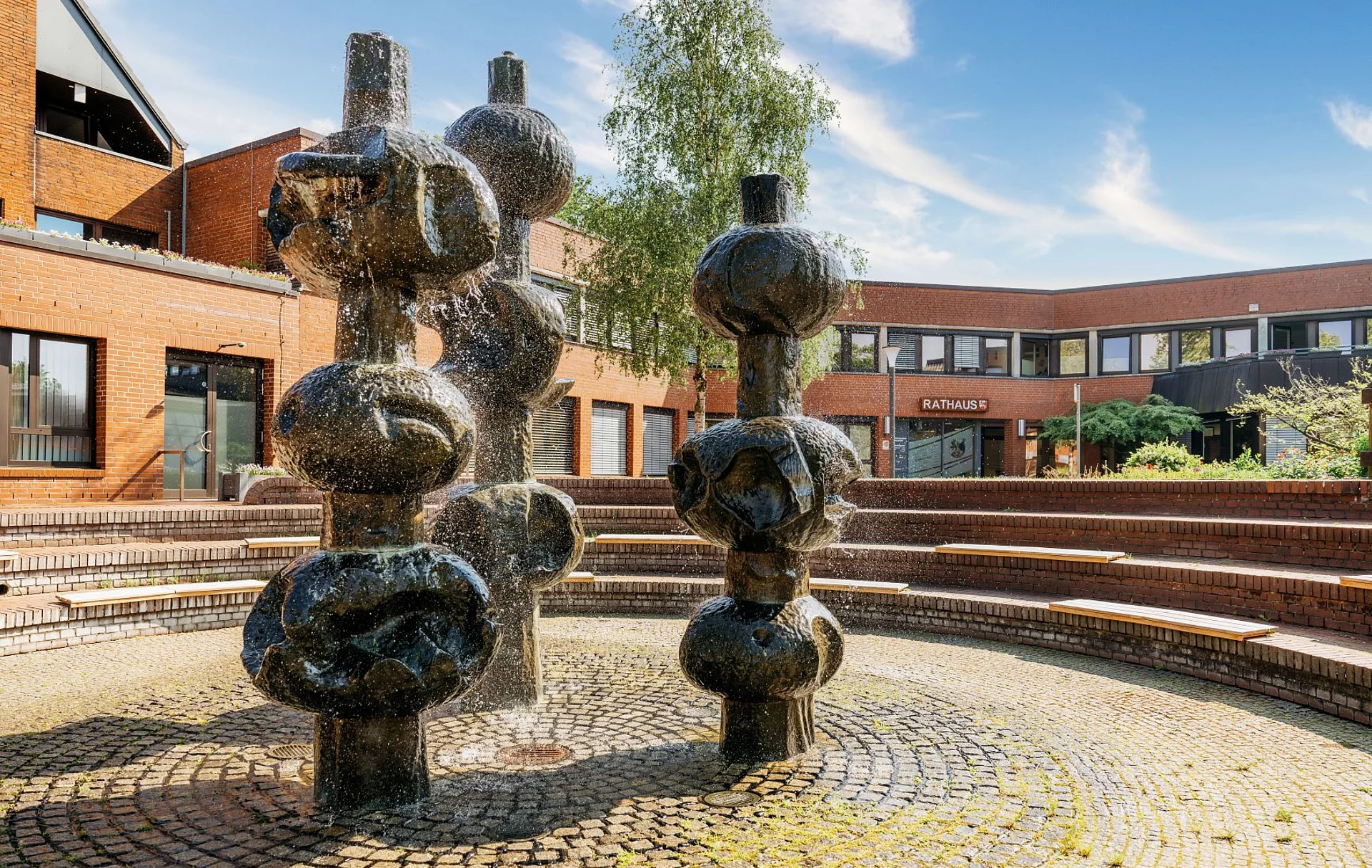 Brunnen am Marktplatz Hintergrund Rathaus